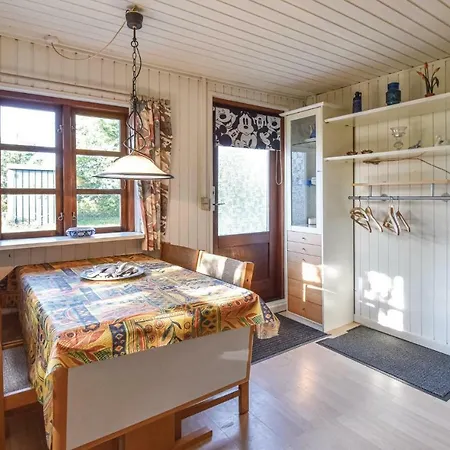 Nice In W/ Wifi And 2 Bedrooms Hébergement de vacances *