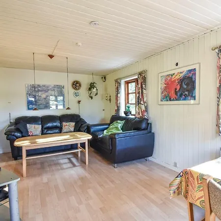 Nice In W/ Wifi And 2 Bedrooms Hébergement de vacances *